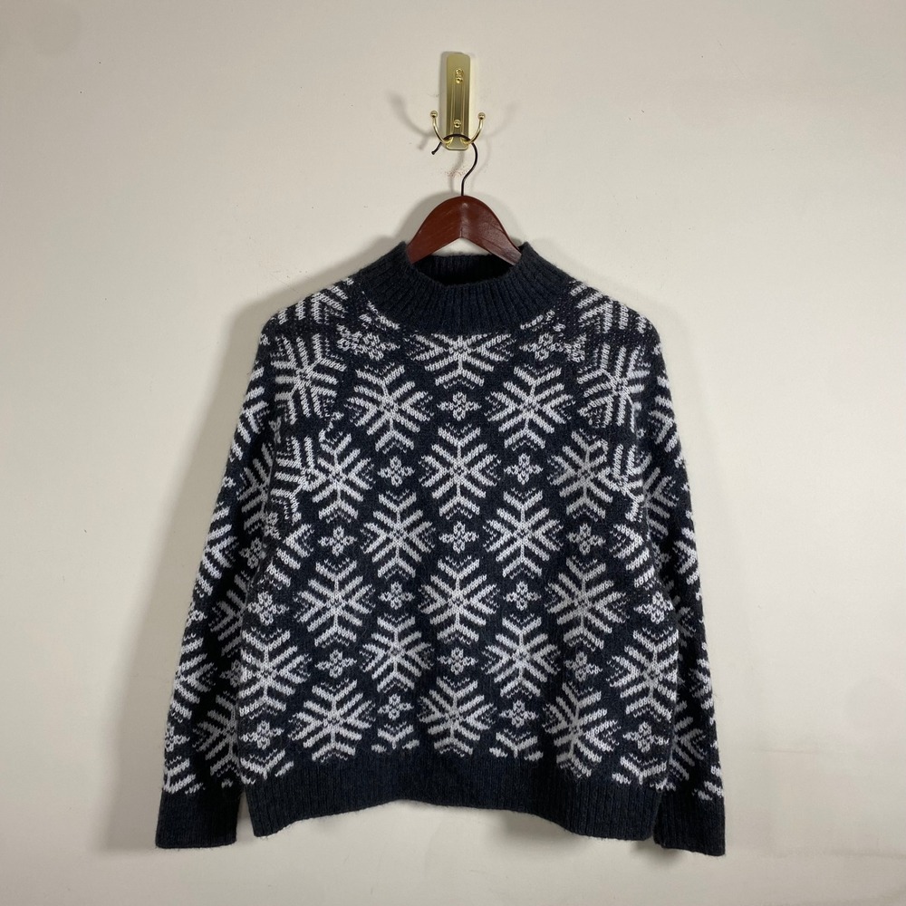 Old Navy Snowflake Print Gray and White Mock Neck Sweater‎ Womens L Skirt Winter